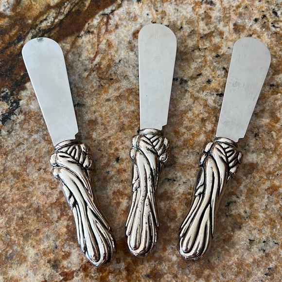 Silver Plated and Stainless Steel Butter/Cheese Spreader - Picture 4 of 6